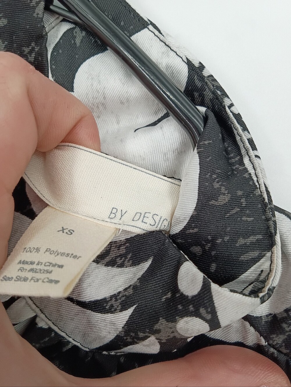 Black & White Sleeveless Floral Print Blouse - Picture 3 of 5